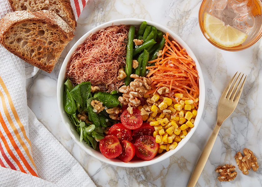 Rainbow bowl con insalata di carne di vitello