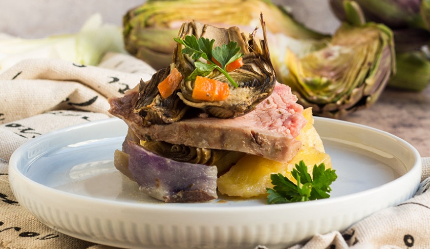 Torretta di patate, carciofi e arrosto di vitello