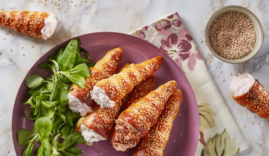 Conetti con mousse di prosciutto e pomodori secchi