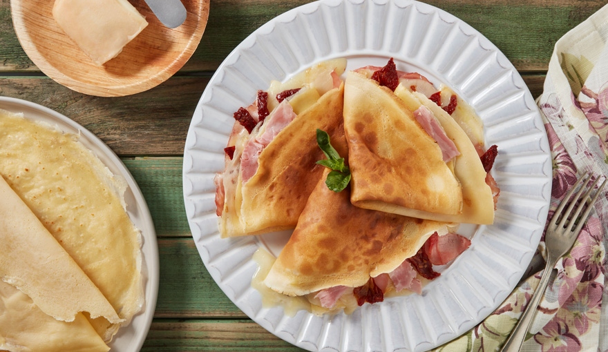 Crêpes ripiene di prosciutto, taleggio e pomodori secchi