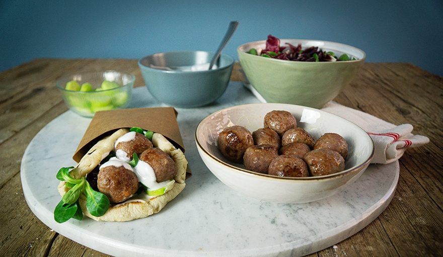 Pita gyros con polpette di vitello e salsa allo yogurt