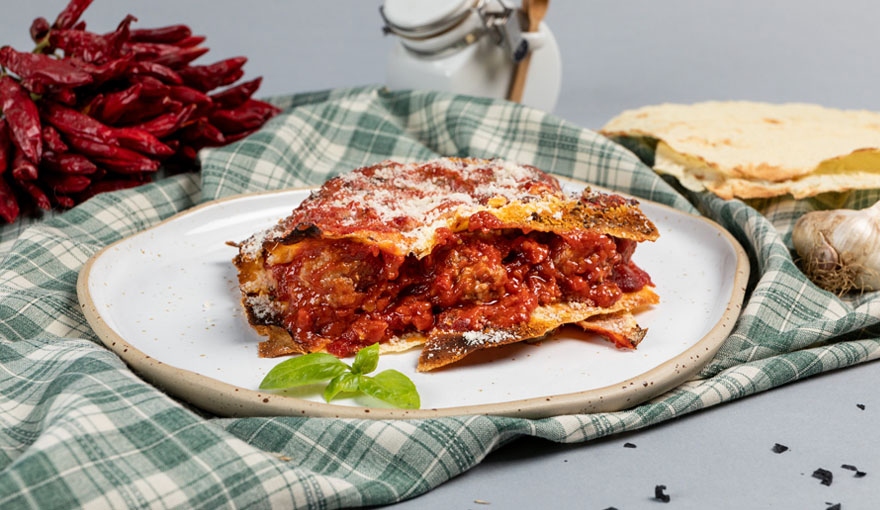 Lasagna di Carasau con polpette al sugo e pecorino