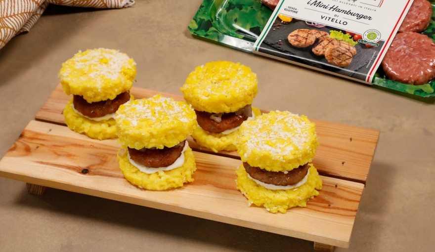 Mini hamburger con risotto allo zafferano