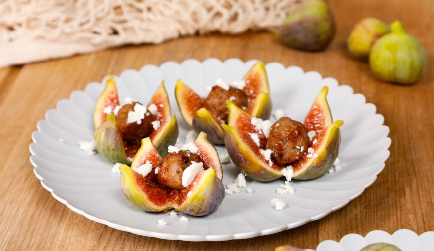 Fiori di fichi con polpettine di vitello, feta e miele
