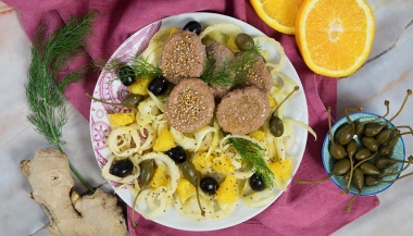Mini hamburger all’arancia con insalata alla siciliana
