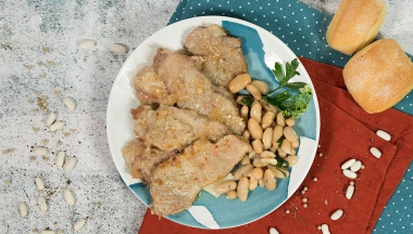 Scaloppine al vino bianco con cannellini al prezzemolo