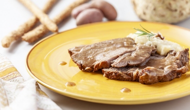 Arrosto di vitello con purea di sedano rapa e nocciole