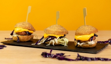 Mini sandwich con cavolo bicolore e mini hamburger