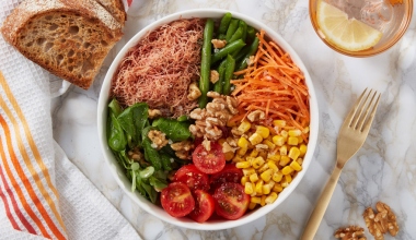 Rainbow Bowl con insalata di carne